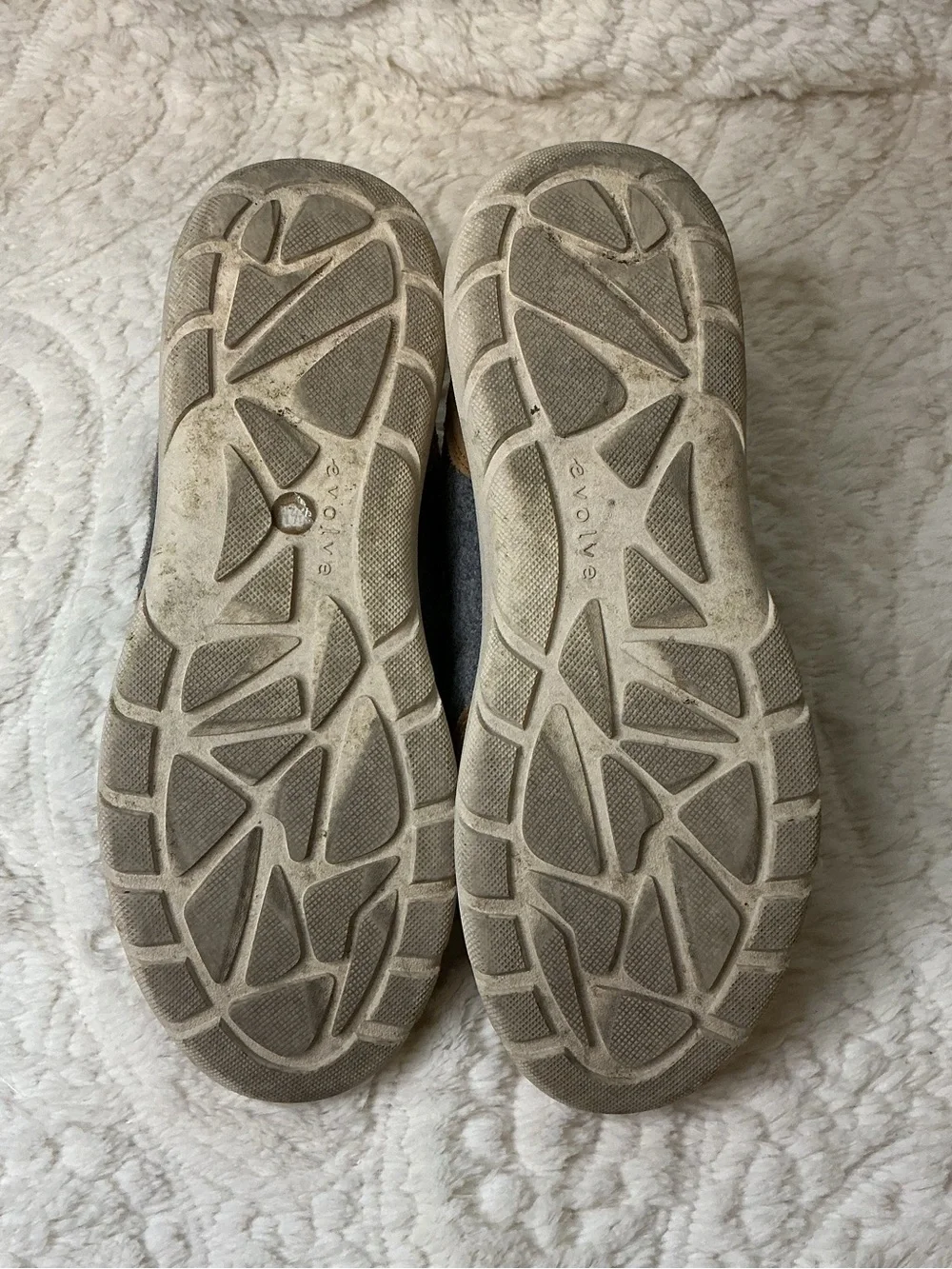 EVOLVE by Easy Spirit Brown and Gray Suede Panel Sneakers Sz 7.5